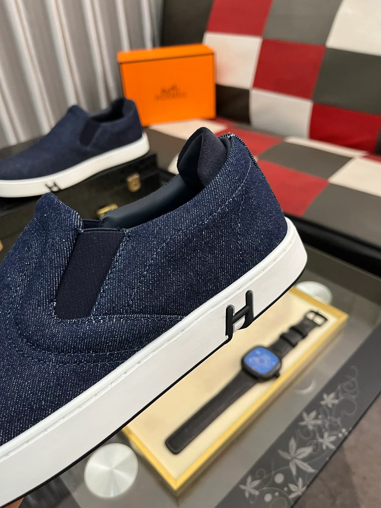 Men's Men's Shoes💰458⌚️⌚️HERMES/Hermès Hugo sneakers are casual men's shoes. These sneakers are made of imported first-layer cowhide leather and breathable mesh design. The contrasting color design creates a dynamic and modern shape. The front end of the toe is decorated with natural-color rubber inlays, making it novel and fashionable. The texture is incomparable, with cowhide lining and cowhide foot pads, the upper foot is comfortable and breathable, and the rubber sole is decorated with geometric patterns and iconic "H" details. A very personal one! Size: 38-44